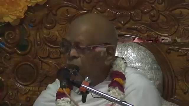 Два слога "Ра-дха", которые сразу же привлекают Господа Гокулы (Шри Кришну) .