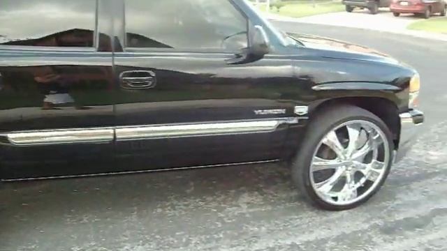 2004 GMC Yukon on 26's