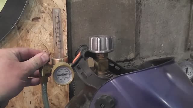 Настройка расхода защитного газа.