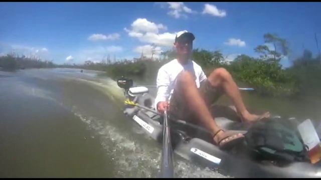 Teste de estabilidade com caiaque triplo NasaCaiaques e motor Mercury 3.3hp