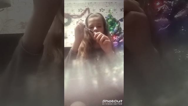 Новогодние оброзы: эльф(с макияжем)и три человека в разных маска