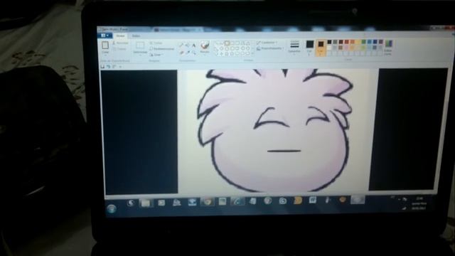 Puffle rosa cantando Selena  Gomez
