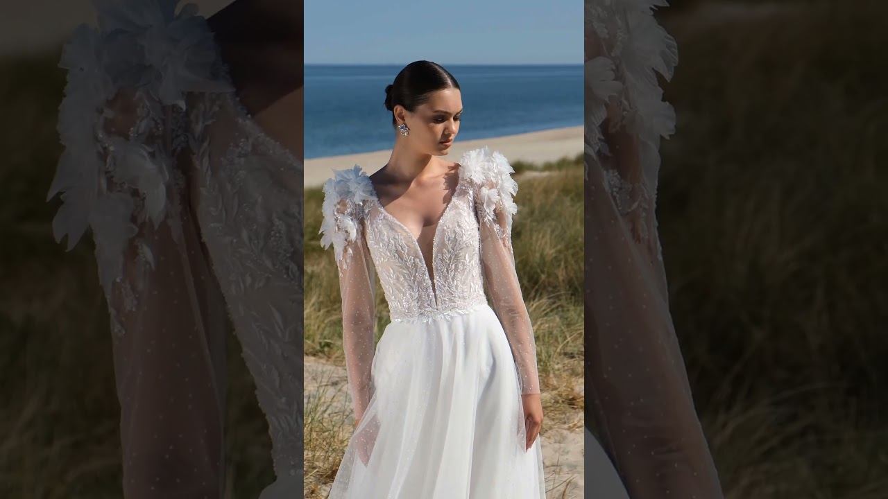 Платье А-силуэта с открытой спиной и цветами на плечиках. Фатин, кружево  MegaDay #wedding #невеста