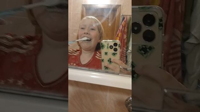 моя паста закончилась чищу батиной пастой
