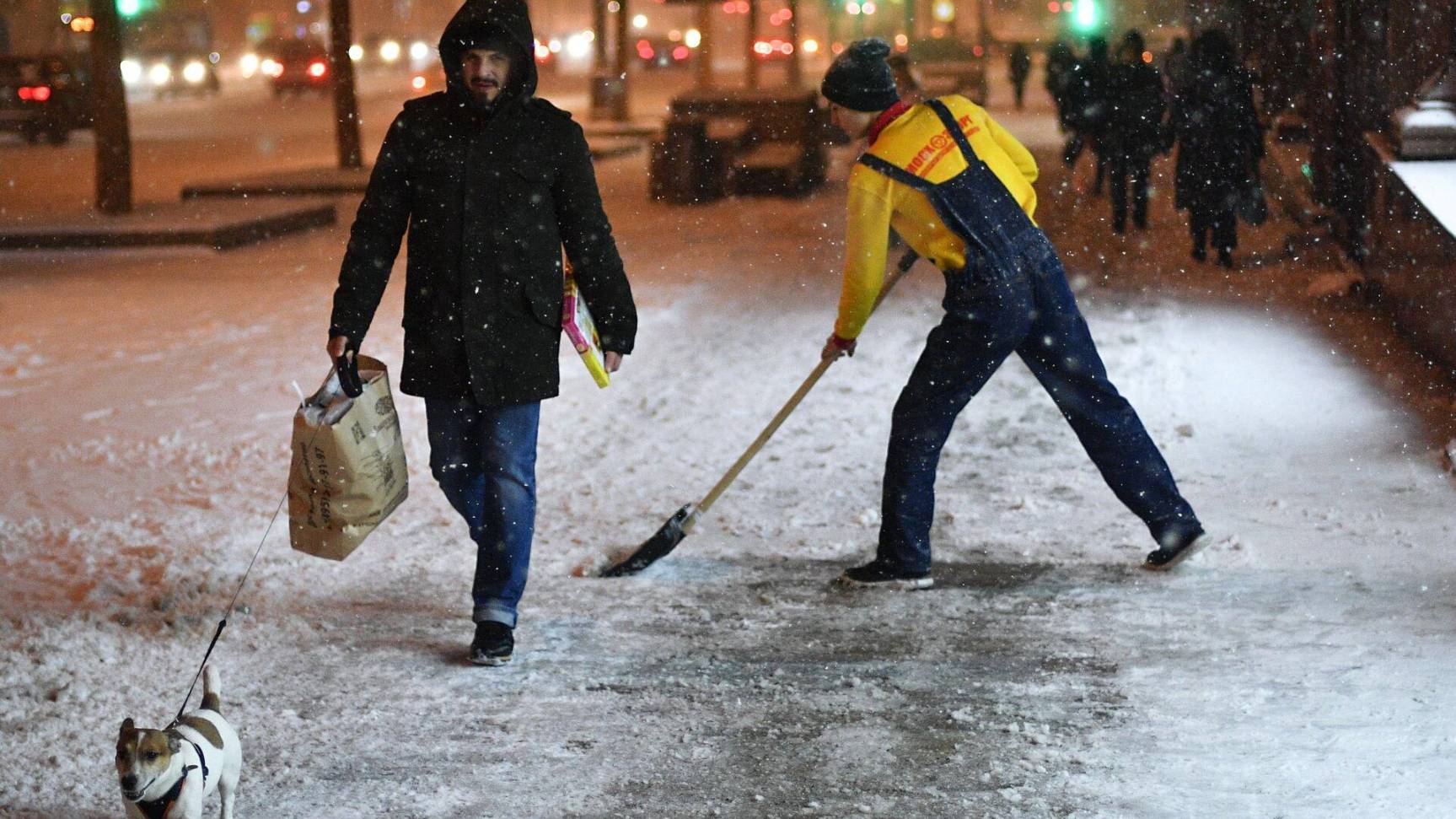 Желтый уровень погодной опасности продлили в Москве