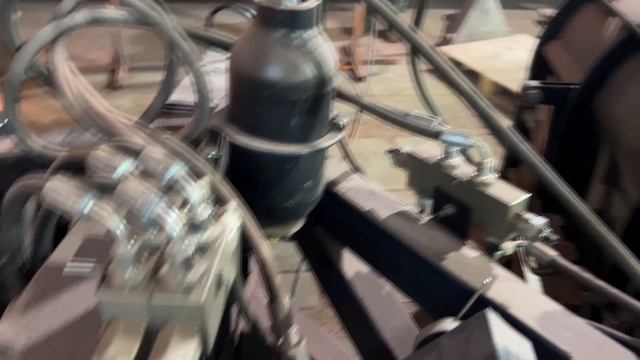 Современный комбинированный отвал КДМ на КамАЗ (с гидроаккумулятором для защиты от наезда