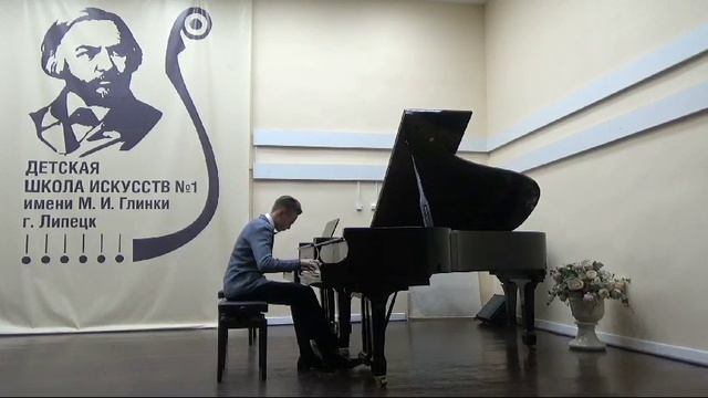 Гладков  Кирилл,  13 лет, фортепиано