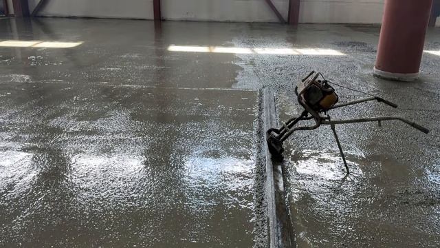 Промышленный пол на складе. Топпинг. Работает Горыныч, уберите детей от экрана! #стяжка #томск