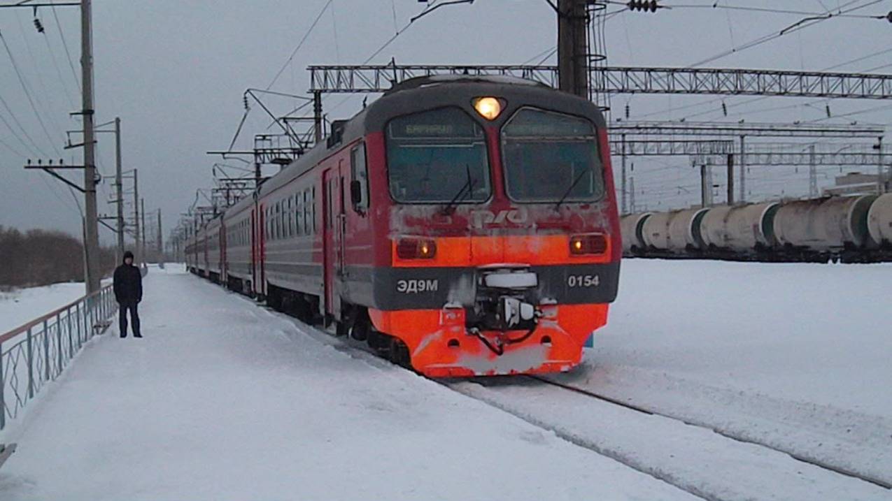 Электропоезд ЭД9М-0154. Прибытие.