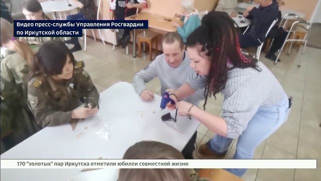 Кадеты Росгвардии из иркутской гимназии № 44 привезли посылки в кризисный центр Оберег в Ангарске