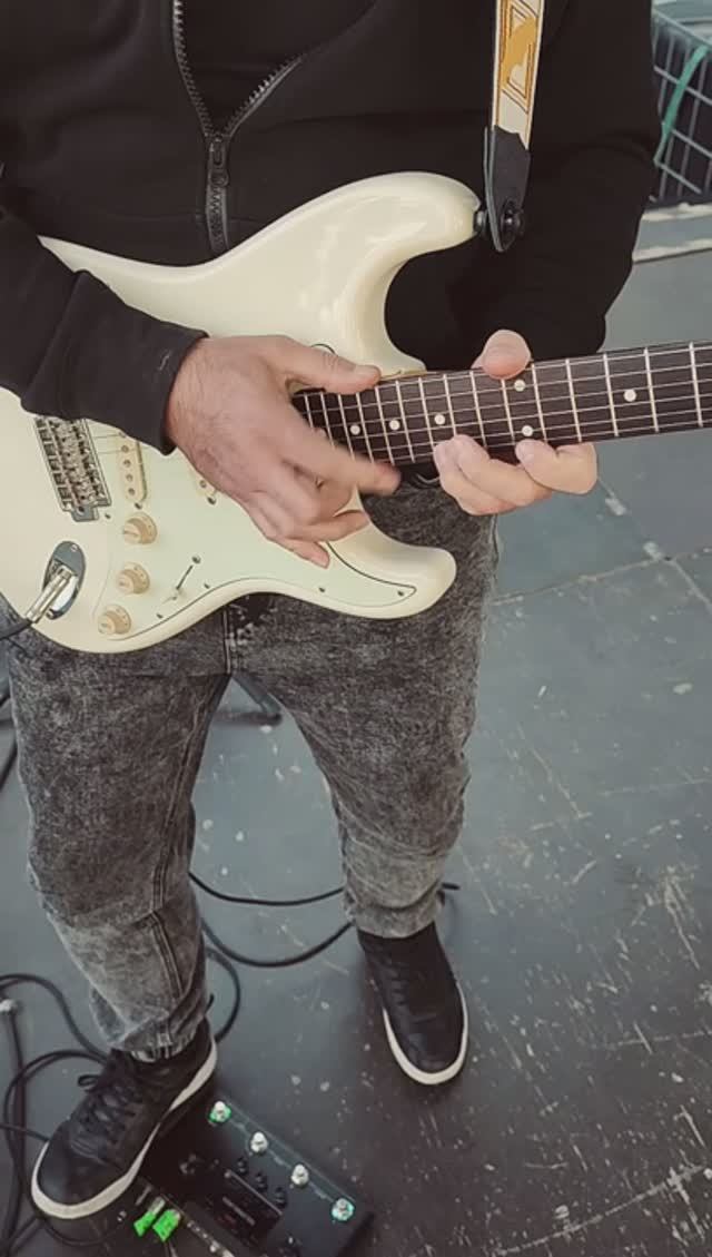 Отличный японский Fender