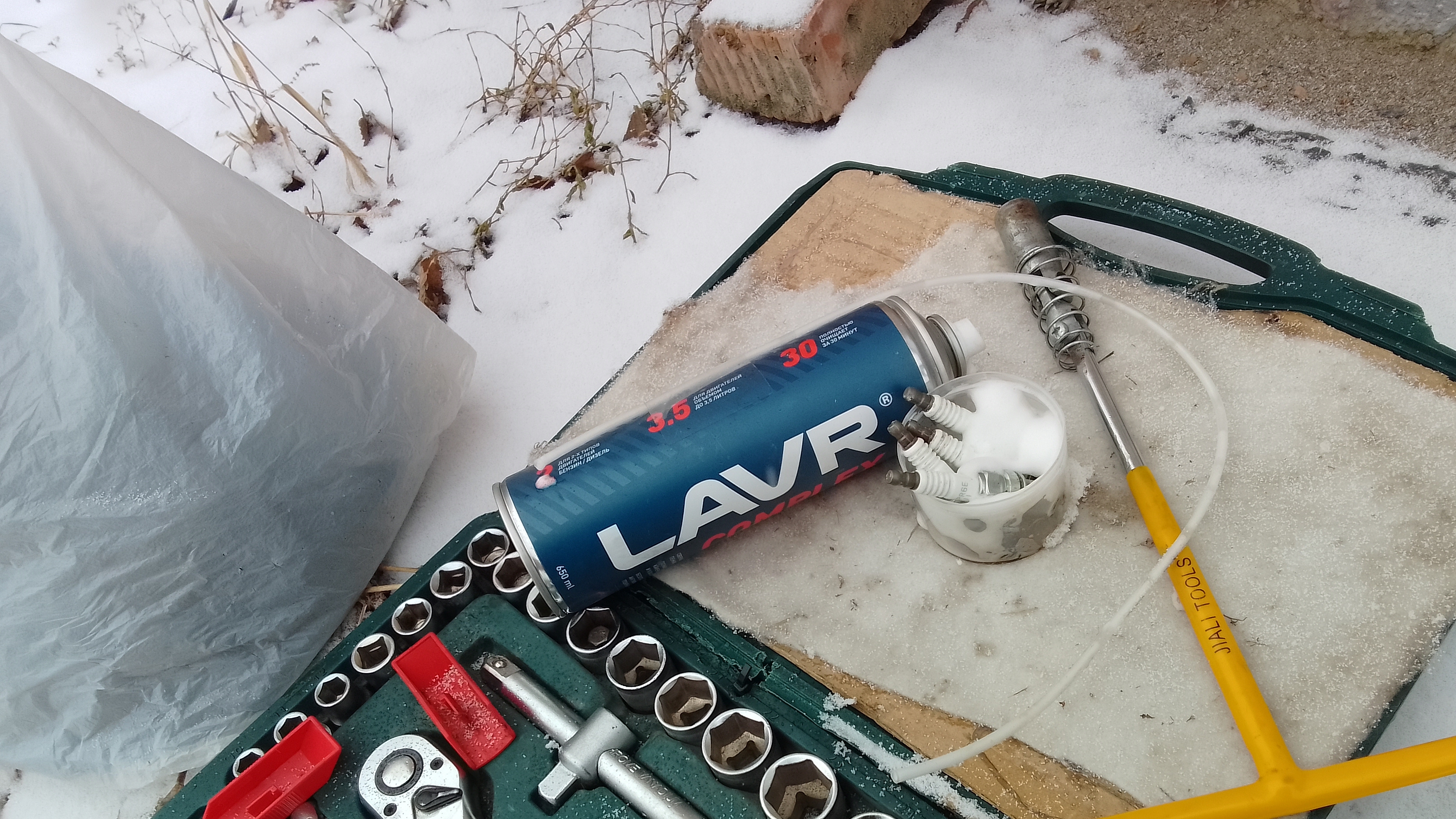 Раскоксовка пенная Lavar комплекс ,чистка клапанов и ресивера впускного .