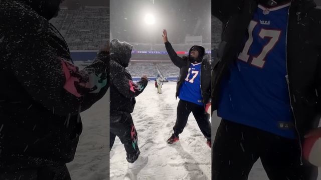 Epic shadow boxing showdown!! ❄️ @ajgreene15