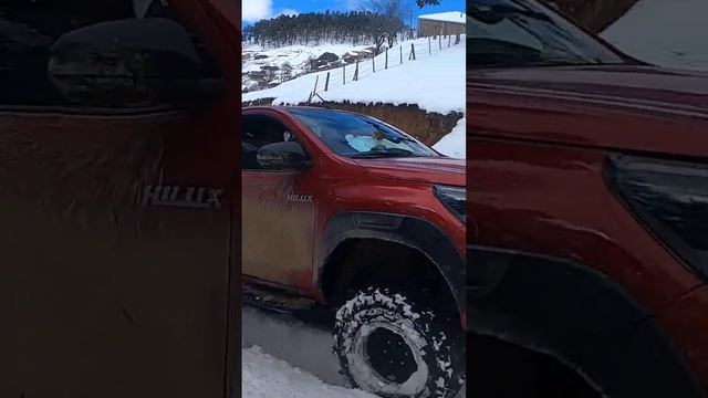 Toyota Hilux vs Mitsubishi L200