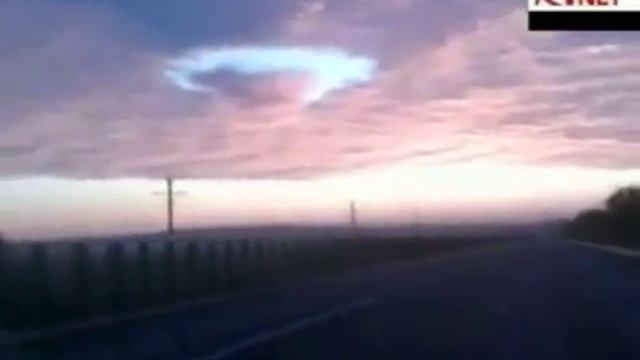 Словно огромный и тяжелый объект спрятался в облаках.