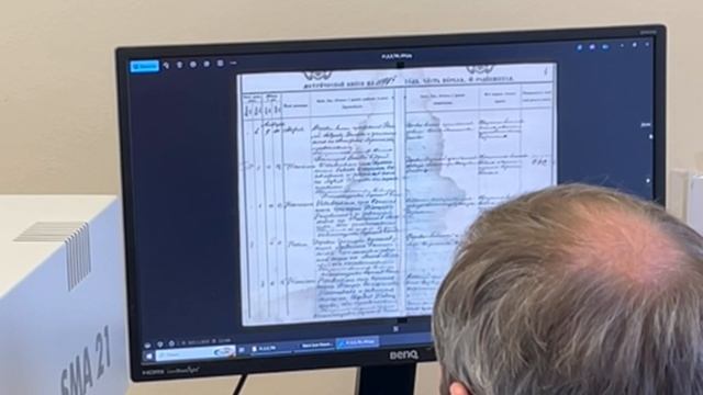 Техника центра микрографии и реставрации архивных документов Свердловской области в действии