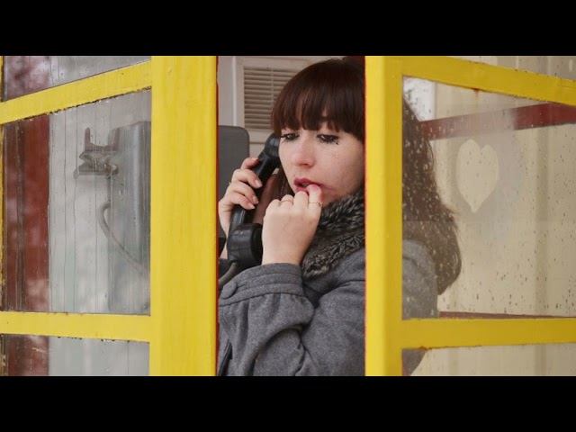 "Плачет девушка в автомате"