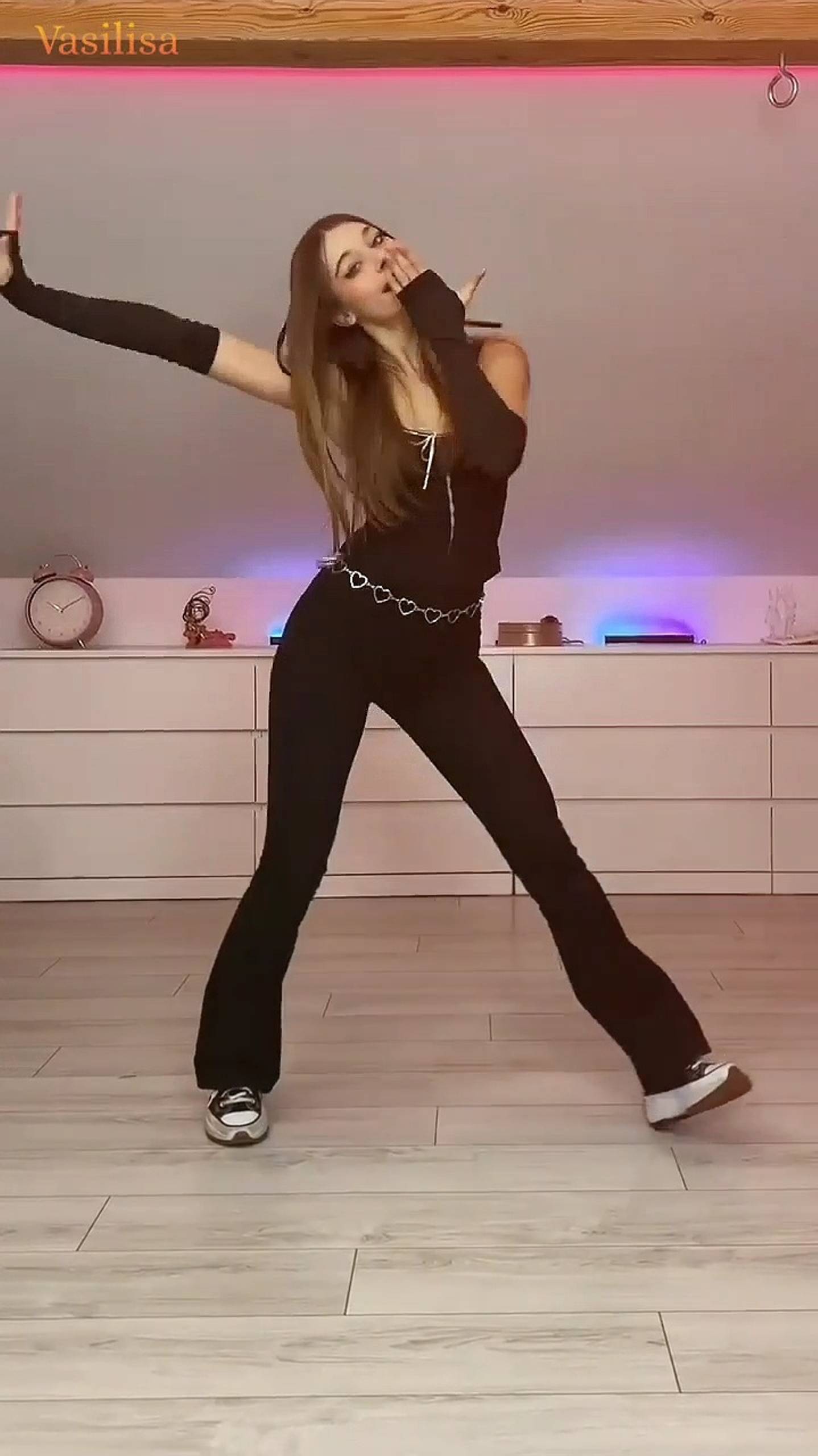 Девушка 💐 Танцы