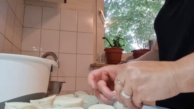 Пока муж от баб убегал, я ему беляши жарила.