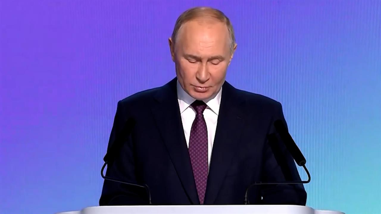 Путин предложил провести в России "международный форсайт"