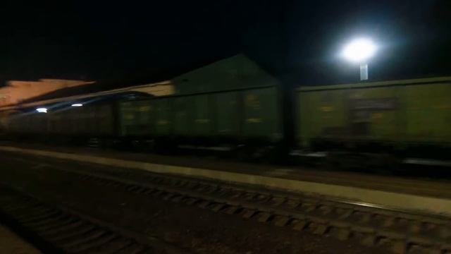 "Три поезда!" ВЛ10-502 с товарным, ЧС7-181 и ЧС7-163 с пассажирскими.