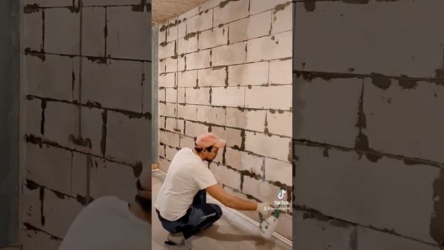 Загрунтовали стену на 3 раза