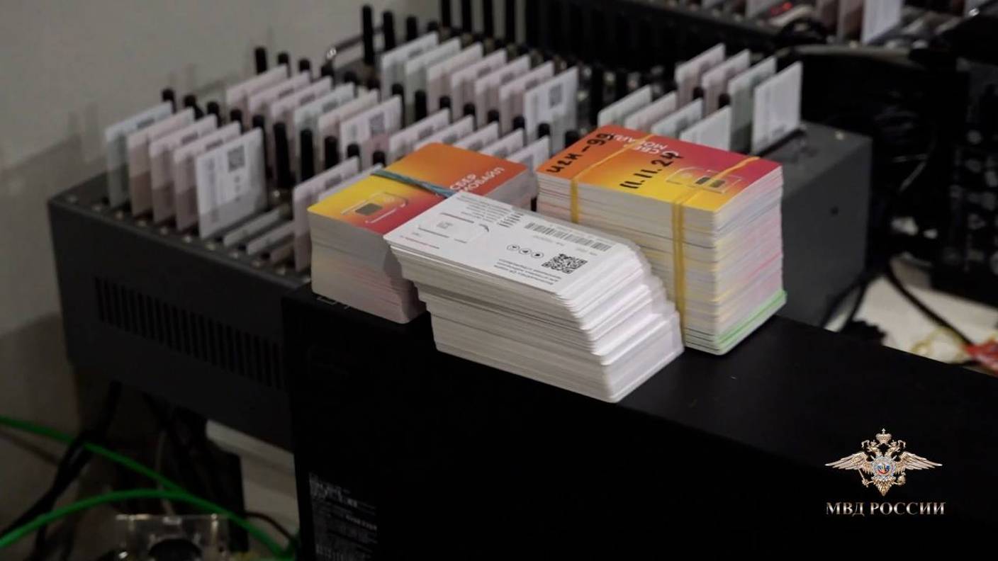 Полицейские Санкт Петербурга задержали подозреваемых в пособничестве мошенникам из за рубежа