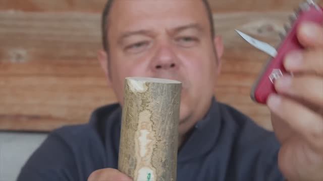 Victorinox Tips & Tricks (1940) - Fire trick with the reamer and more