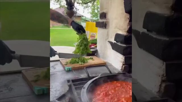 Люля с сулугуни в томатном соусе с домашними лепёшками .mp4