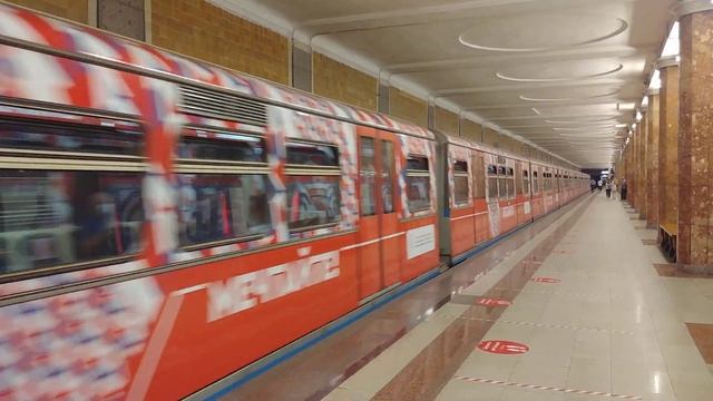 Тематический метросостав 81-740.1/81-741.1"Русич-Акробатический РОК-Н-РОЛЛ" маршрут №3