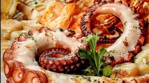 Аппетитная нарезка из морепродуктов, город Пусан, ЮКорея