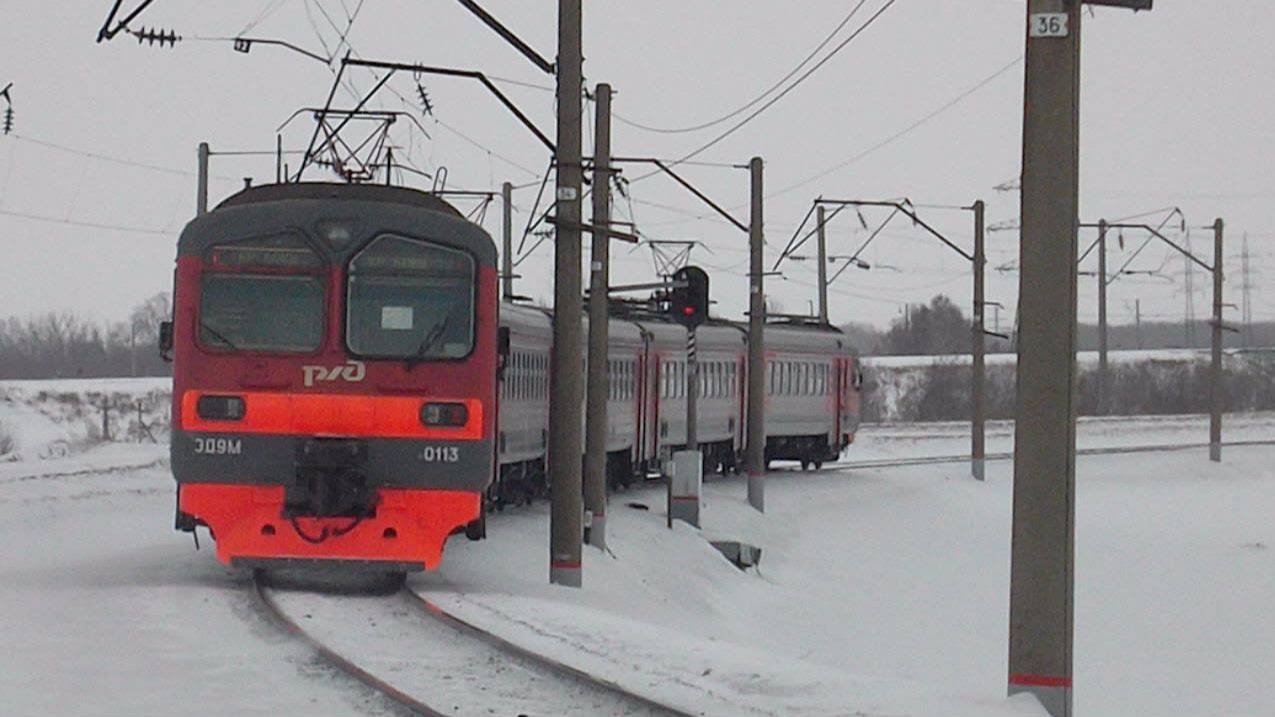 Электропоезд ЭД9М-0113. Отправление.