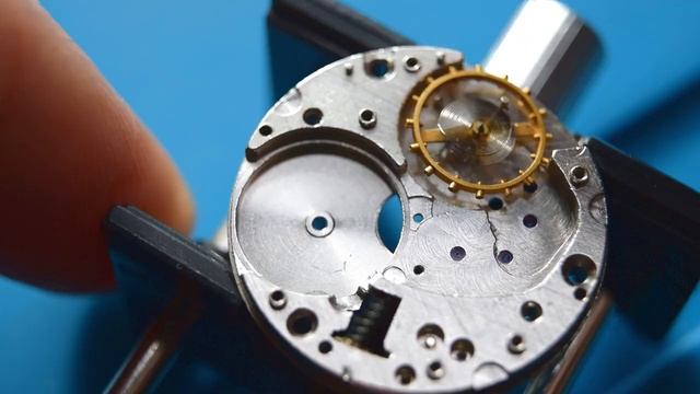 Change of damaged hairspring Part 2 START wrist watch made from a junk