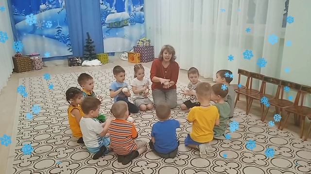 Музыкальная игра "Передай снежок"
для детей 4-5 лет