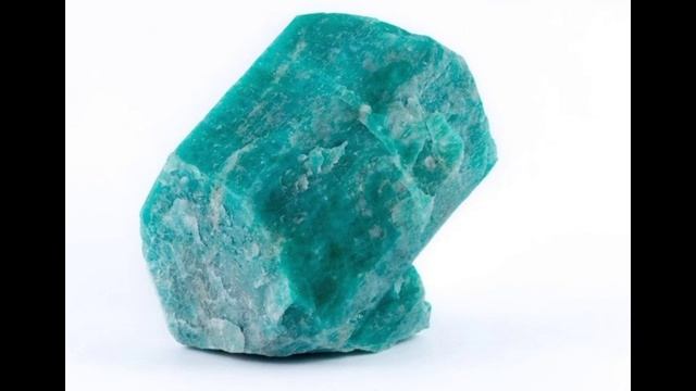 Амазонит. Камень оберег. Его свойства. и как отлечить от подделки
