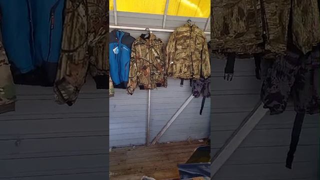 В Екатеринбурге должница спряталась от приставов в диване.