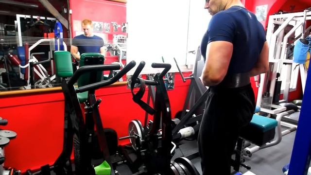 Michael Gundill performs one arm iso row on Hammer Strength