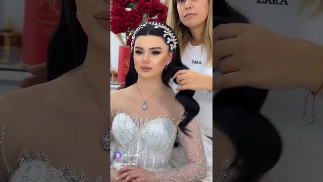 Прическа и макияж потрясающие!
