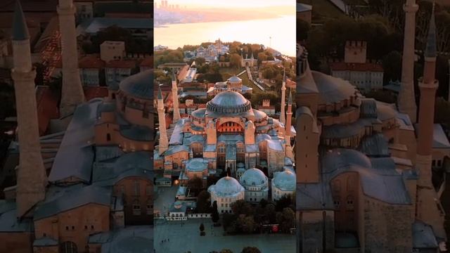Турция, Стамбул - мегаполис, где Восток встречается с Западом.