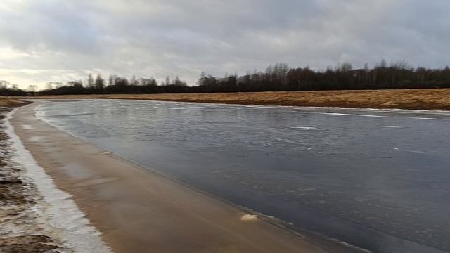 Прогулка вдоль реки за 20 дней до нового года