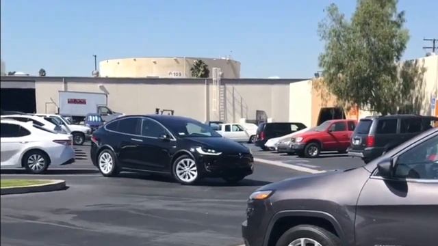 Smart Summon! Tesla Model X