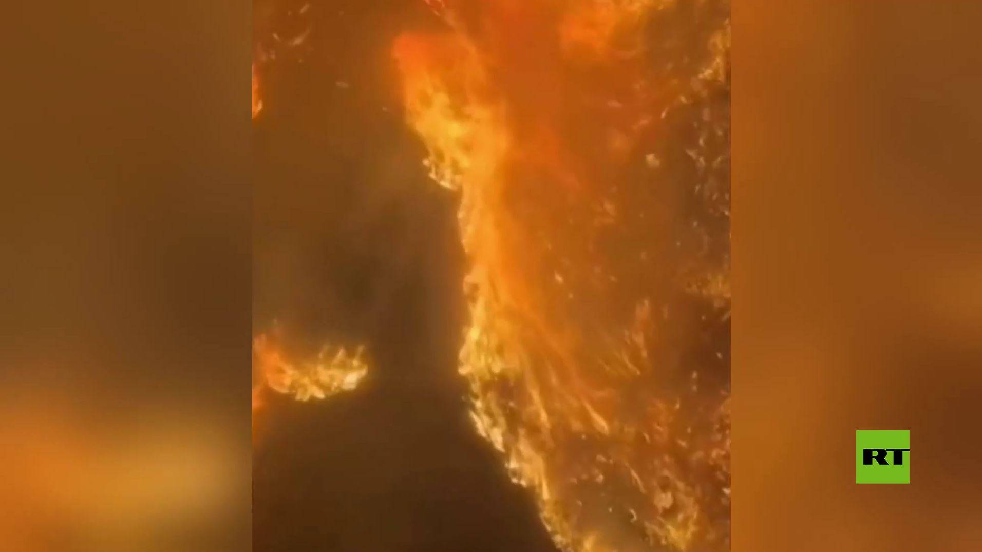 حريق ضخم يجتاح ماليبو الأمريكية ويجبر الآلاف على النزوح