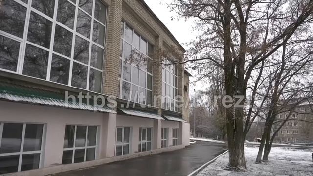 Представитель Приморского края рассказал о ремонтных работах в школе Тореза