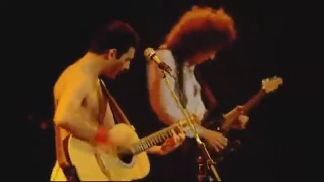 Freddie mercury tocando  El chicken little /Video random/