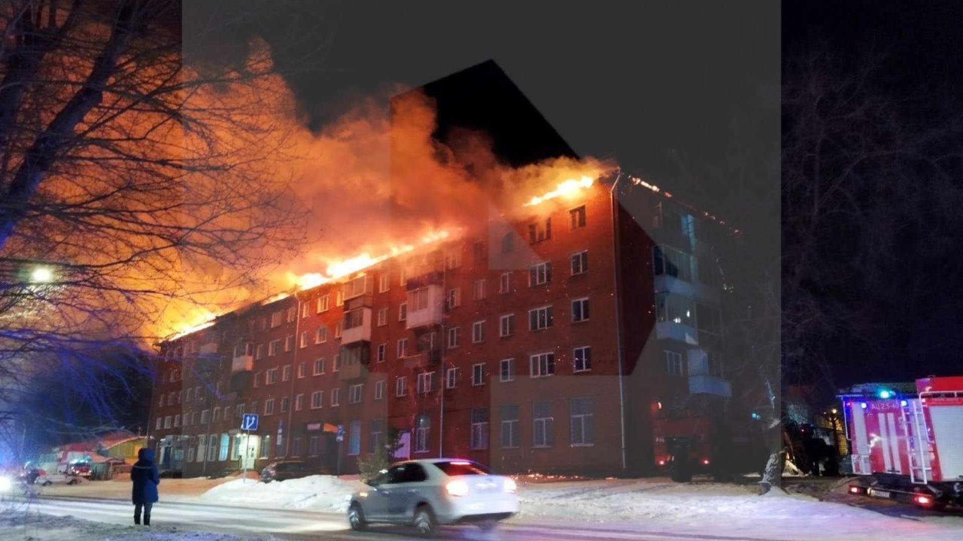 Крупный пожар произошел в многоквартирном доме в Кемерово