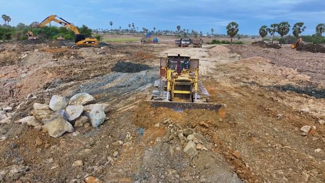 Строительство, засыпка близится к завершению, один из старых объектов