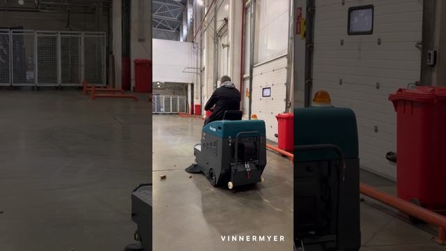 Подметальная машина и кубики от поддона! 
#Vinnermyer