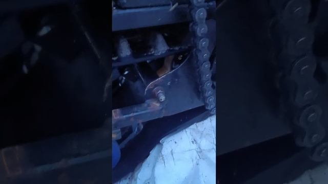 натяжка гусеницы на снегоходе динго