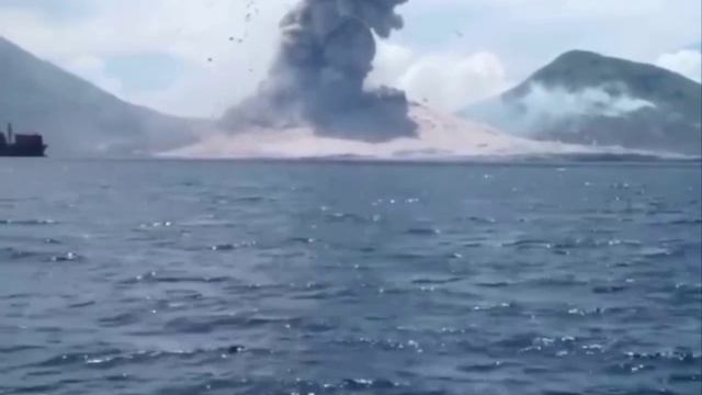 Ударная волна от извержения вулкана 🌋