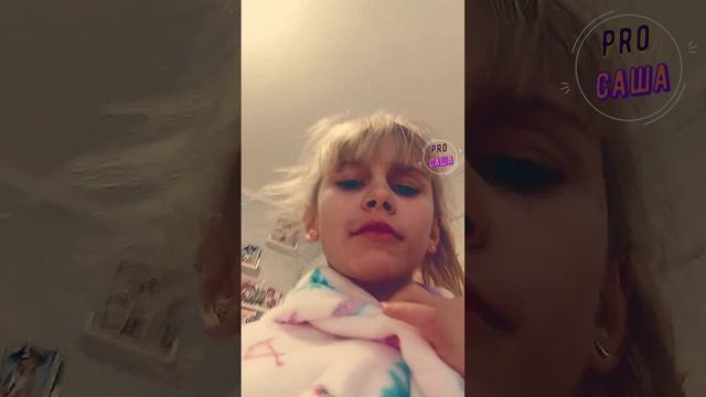 Держи голову высоко и качай бедрами при ходьбе.